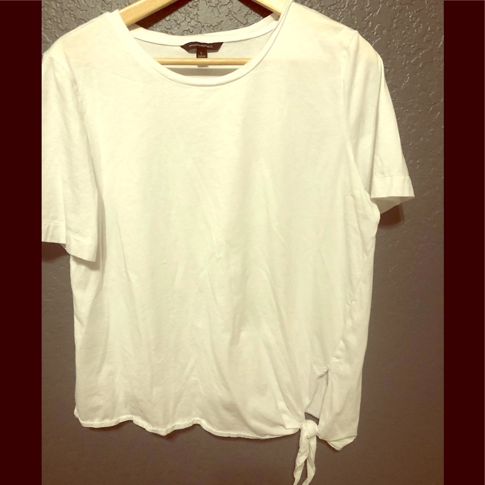 White top with a bottom tie